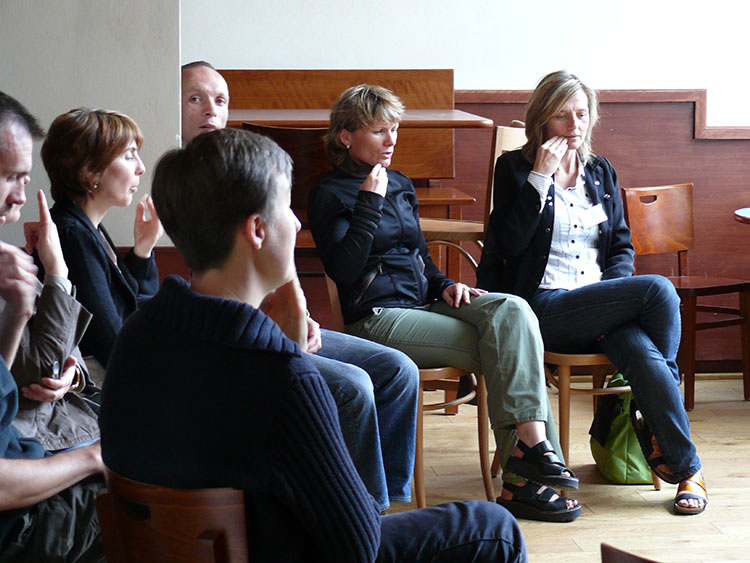 Groupe de parents qui codent